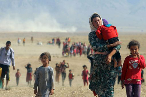 Người Yazidi ở Iraq sơ t&aacute;n khỏi một thị trấn bị khủng bố IS tấn c&ocirc;ng