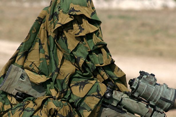 &Aacute;o kho&aacute;c t&agrave;ng h&igrave;nh gi&uacute;p l&iacute;nh bắn tỉa qua mặt hệ thống gi&aacute;m s&aacute;t radar của phiến qu&acirc;n IS