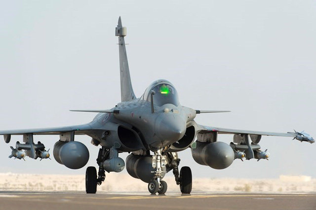 M&aacute;y bay Rafale của Ph&aacute;p tham gia kh&ocirc;ng k&iacute;ch khủng b&ocirc;́  IS