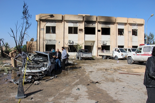 Hiện trường vụ đ&aacute;nh bom tự s&aacute;t tại trung t&acirc;m huấn luyện cảnh s&aacute;t ở Zliten, Libya