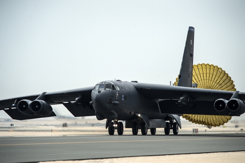 M&aacute;y bay B-52 đến Qatar chống khủng bố IS 