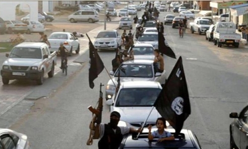 Nhóm khủng b&ocirc;́ IS diễu h&agrave;nh ở th&agrave;nh phố Sirte, Libya