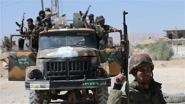 Qu&acirc;n đội Syria trong một hoạt động qu&acirc;n sự nhằm truy t&igrave;m c&aacute;c phần tử khủng bố IS