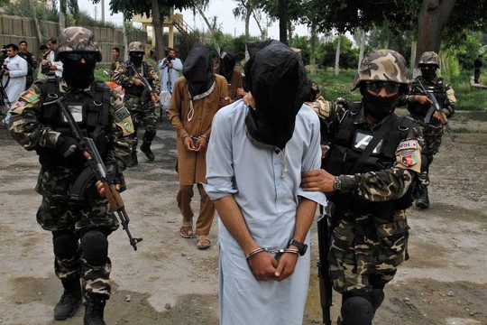 Lực lượng an ninh Afghanistan bắt c&aacute;c phần tử nghi l&agrave; tay s&uacute;ng Taliban