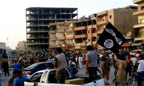 Raqqa bị khủng b&ocirc;́ IS chiếm giữ từ 2014 v&agrave; trở th&agrave;nh th&agrave;nh tr&igrave; của ch&uacute;ng