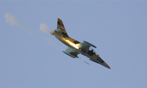 Khủng b&ocirc;́ IS tuy&ecirc;n bố bắn hạ một chiến đấu cơ Syria gần một căn cứ kh&ocirc;ng qu&acirc;n