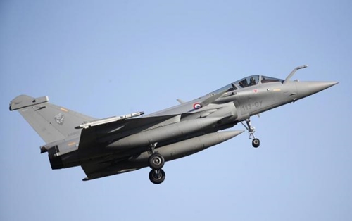 Một chiến đấu cơ Rafale của Ph&aacute;p