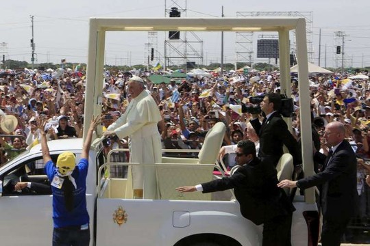 Mỹ bắt kẻ ủng hộ hủng bố IS muốn giết Gi&aacute;o ho&agrave;ng Francis 