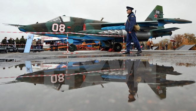 M&aacute;y bay Sukhoi Su-25 của Nga được trưng b&agrave;y tại triển l&atilde;m ở căn cứ kh&ocirc;ng qu&acirc;n Nga tại Kant, Kyrgyztan