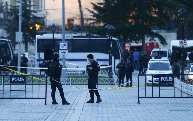 Cảnh s&aacute;t Thổ Nhĩ Kỳ phong tỏa hiện trường vụ đ&aacute;nh bom do IS thực hiện ở Istanbul tuần trước