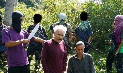 Phiến qu&acirc;n Abu Sayyaf đe dọa hai con tin người nước ngo&agrave;i
