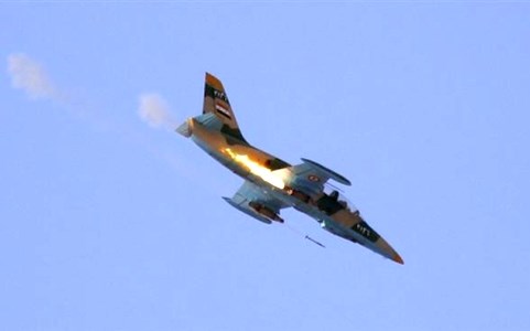 Một m&aacute;y bay chiến đấu của Syria 