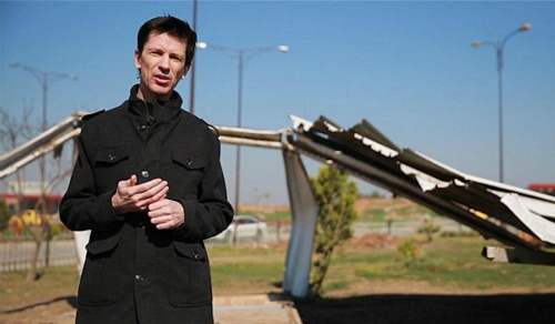 John Cantlie trong video của nhóm khủng b&ocirc;́ IS đăng tải h&ocirc;m 18/3