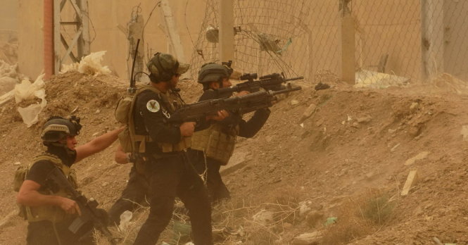 Qu&acirc;n đội Iraq bao v&acirc;y lực lượng khủng b&ocirc;́ IS tại th&agrave;nh phố Ramadi