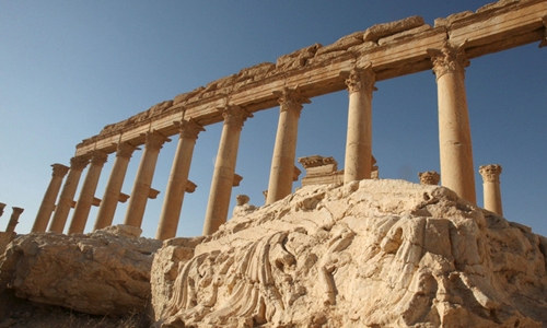C&aacute;c cột đ&aacute; cổ ở Palmyra.