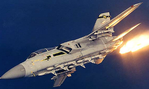 Một mẫu m&aacute;y bay chiến đấu Tornado được dùng trong chi&ecirc;́n dịch kh&ocirc;ng kích khủng b&ocirc;́ IS 