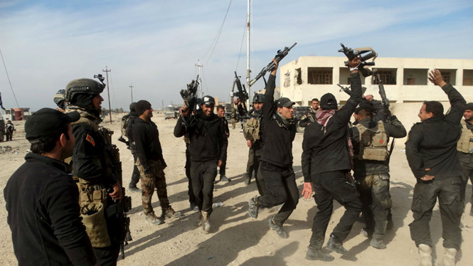 Qu&acirc;n đội Iraq vui mừng sau khi đ&aacute;nh bật lực lượng khủng b&ocirc;́ IS khỏi Ramadi