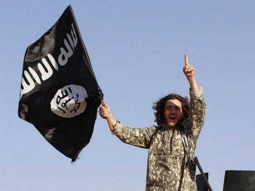 Một tay s&uacute;ng tổ chức khủng bố IS tại Libya kh&ocirc;ng l&agrave;m hại c&aacute;c gi&aacute;o vi&ecirc;n Ấn Độ khi bắt họ 