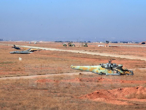M&aacute;y bay chiến đấu của lực lượng kh&ocirc;ng qu&acirc;n Syria tại căn cứ kh&ocirc;ng qu&acirc;n Kweyris ở th&agrave;nh phố Aleppo ng&agrave;y 11/11