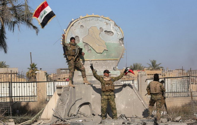 Lực lượng an ninh Iraq vui mừng sau khi giải ph&oacute;ng Ramadi khỏi tay t&ocirc;̉ chức khủng b&ocirc;́ IS 