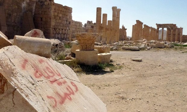 Th&agrave;nh cổ Palmyra bị t&agrave;n ph&aacute; nặng nề bởi IS 