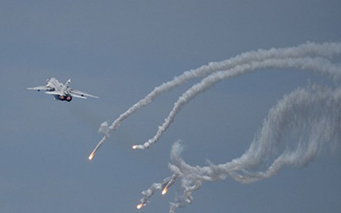 M&aacute;y bay n&eacute;m bom Su-24 t&aacute;c chiến 
