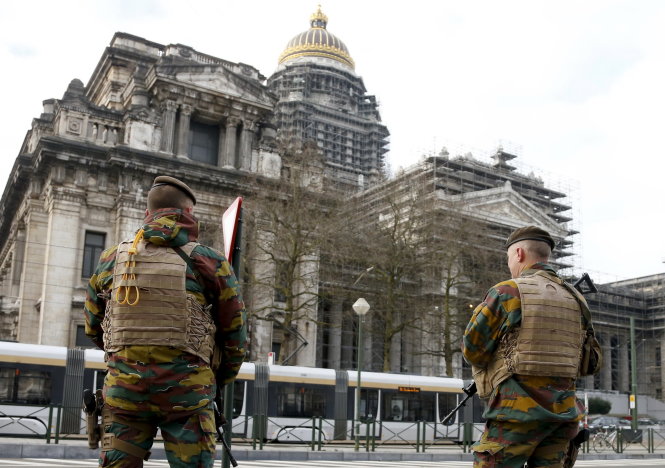 Binh sĩ Bỉ bảo vệ an ninh ở thủ đ&ocirc; Brussels