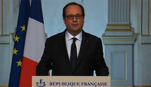Tổng thống Pháp Francois Hollande tuyên bố tăng cường lực lượng an ninh cả trong nước Pháp lẫn khu vực biên giới. ‘Tình trạng khẩn cấp dự kiến kết thúc vào ngày 26/7 sẽ được kéo dài thêm 3 tháng. Dự luật về vấn đề này sẽ được trình lên quốc hội trong tuần tới’, ông nói. Pháp cũng sẽ ‘tăng cường chiến dịch ở Syria và Iraq’, ông cho biết thêm. Ảnh CNN