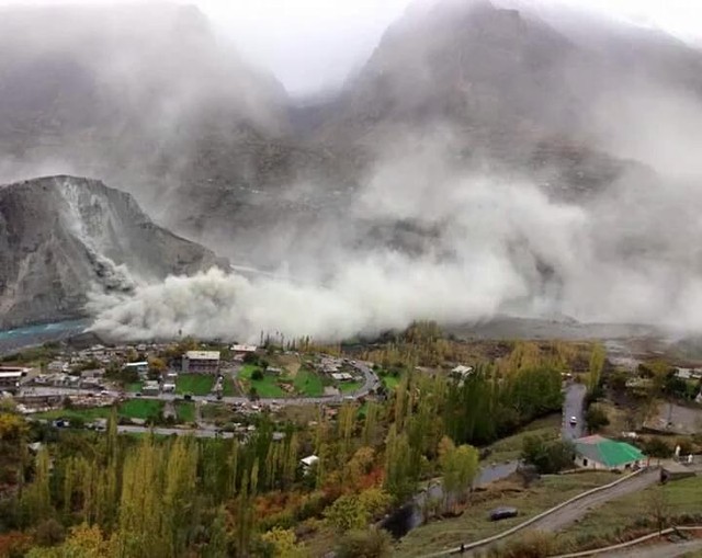 Ảnh hưởng từ trận động đất được ghi nhận tại khu vực giữa Hunza và Nagar, Pakistan
