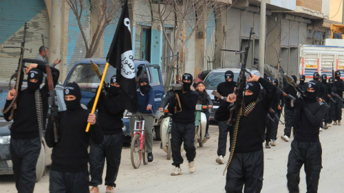 Chiến binh IS diễu hành trên đường phố Syria. Ảnh: NYdailynews. Chiến binh IS diễu hành trên đường phố Syria. Ảnh: NYdailynews.