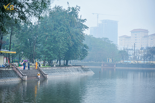 Năm nay, sau khi cá chép đưa ông Táo về trời, không còn tình trạng rác tràn ngập các sông, hồ như mọi năm