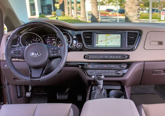 Oto gi&aacute; rẻ KIA Sedona c&oacute; mức gi&aacute; 546 triệu thị thị trường Mỹ