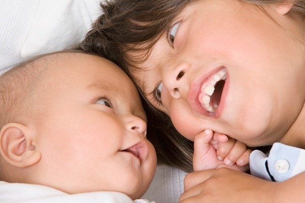 kiểm tra th&iacute;nh gi&aacute;c sớm cho trẻ sơ sinh