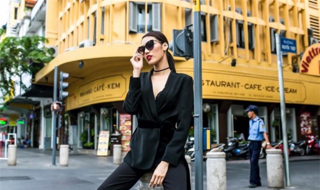 Trần Ngọc Lan Khuê với kiểu tóc khoe trọn được những nét góc cạnh cá tính trên gương mặt.