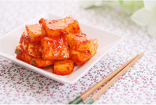 Kim chi su h&agrave;o rất th&iacute;ch hợp với thực đơn bữa ăn trong ng&agrave;y h&egrave;
