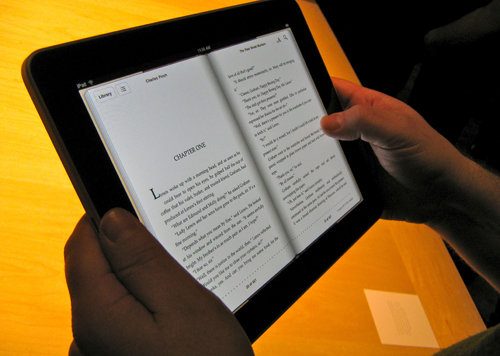 Vi phạm quyền sở hữu tr&iacute; tuệ bằng c&aacute;ch kinh doanh, ph&aacute;t t&aacute;n ebook lậu đang l&agrave; một trong những vấn nạn ở Việt Nam
