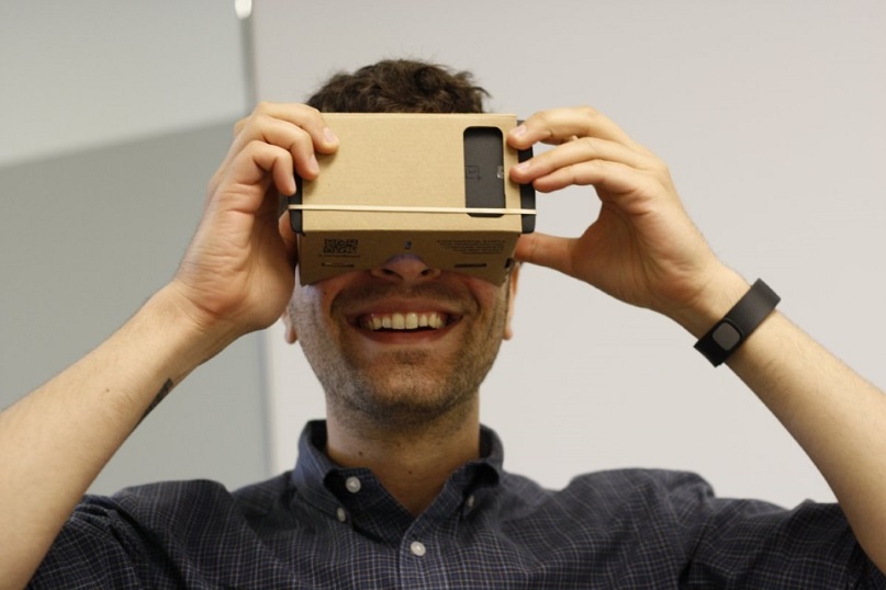 K&iacute;nh thực tế ảo Google Cardboard. Ảnh: Businessinsider