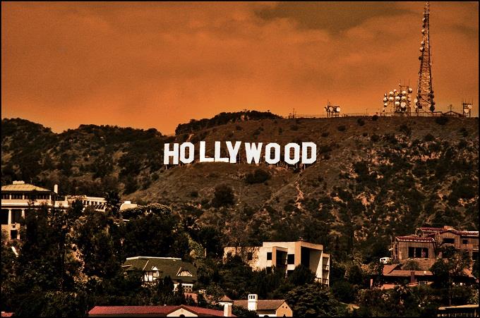 một ng&ocirc;i sao hạng A của Hollywood c&oacute; HIV "nh&acirc;n giống" căn bệnh n&agrave;y ở kinh đ&ocirc; điện ảnh