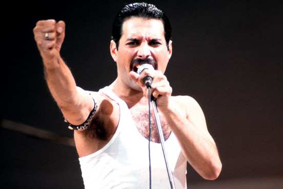 Danh ca Freddie Mercury - thủ lĩnh nh&oacute;m The Queen cũng qua đời v&igrave; AIDS năm 1991