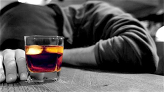 Rượu l&agrave; nguy&ecirc;n nh&acirc;n dẫn đến h&agrave;ng loạt bi kịch gia đ&igrave;nh