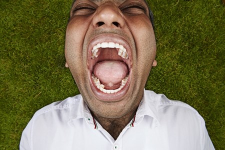 Kỷ lục người có nhiều răng nhất thuộc về Vijay Kumar, 27 tuổi, đến từ Ấn Độ. Người đàn ông này có tổng cộng 37 chiếc răng.
