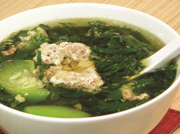 Canh cua rau đay l&agrave; m&oacute;n đặc sản của m&ugrave;a h&egrave; đậm chất Việt Nam