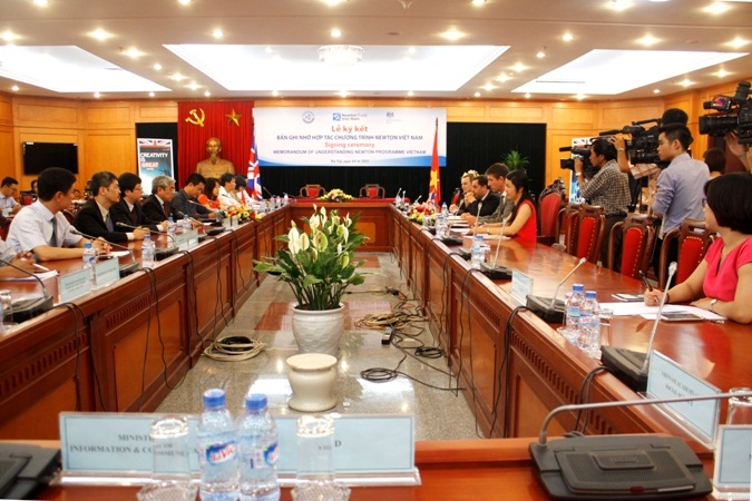Quang cảnh buổi lễ k&yacute; kết