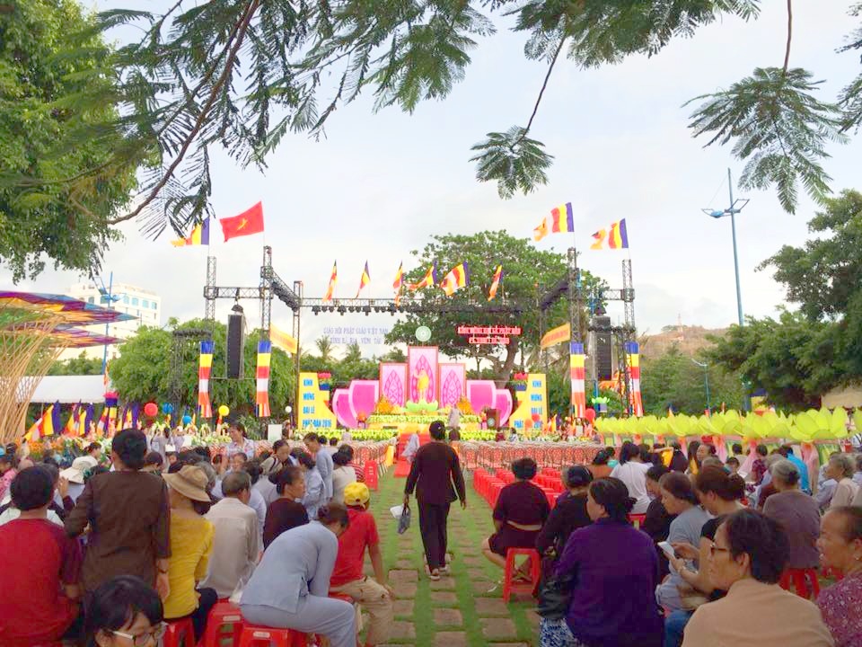 To&agrave;n cảnh lễ đ&agrave;i trong buổi s&aacute;ng khai mạc