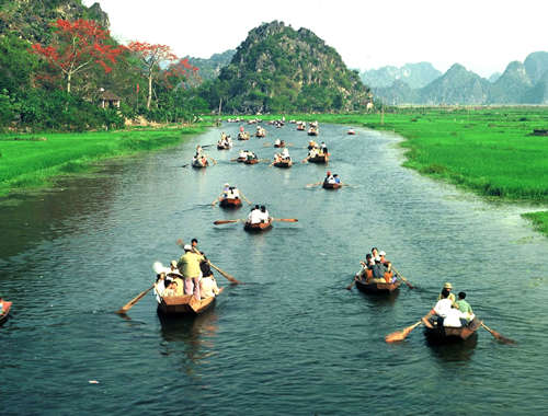 cảnh đẹp ch&ugrave;a hương