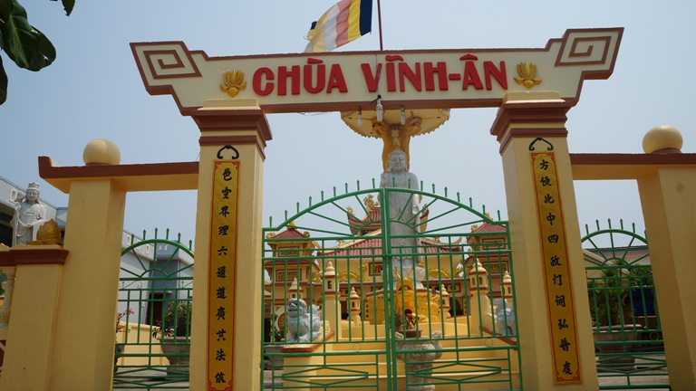 ch&ugrave;a vĩnh &acirc;n tr&ecirc;n đảo l&yacute; sơn