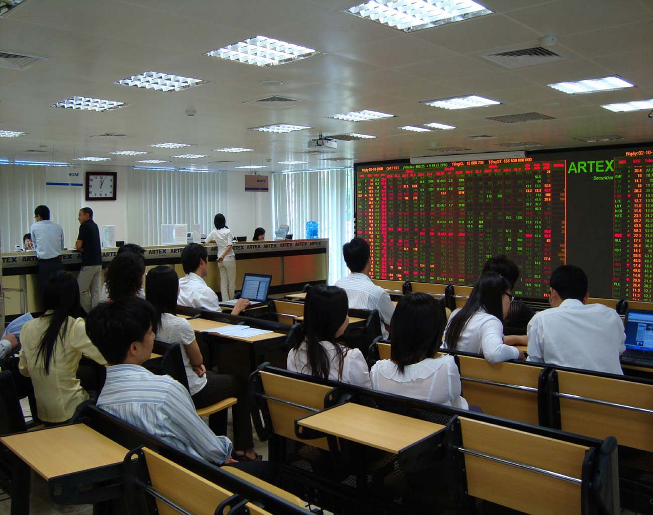 Nhiều c&ocirc;ng ty vốn thua lỗ triền mi&ecirc;n c&oacute; lợi nhuận tăng đột biến trong năm 2014 đặt ra nhiều nghi vấn