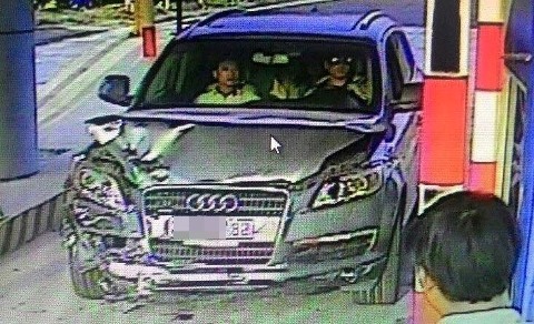 L&aacute;i xe Audi g&acirc;y tai nạn chết người