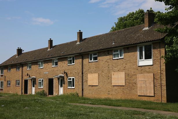  Keenan đang bị tạm giam tại đơn vị đồn đ&oacute;ng quan Colchester Garrison