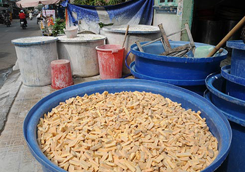 Cơ sở l&agrave;m mứt Tết bẩn tại TP.HCM